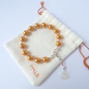 Bracelet orange et son sachet de protection.