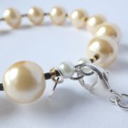Détail du fermoir du bracelet jonc ivoire.