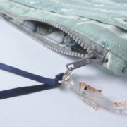 Pochette vert amande avec motif poisson – Image 4