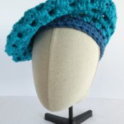 Le béret bleu de la boutique Pamalussi.