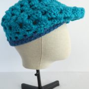 Le béret bleu Pamalussi façon casquette.