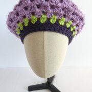 Lé beret mauve en laine de la boutique Pamalussi.