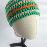Le bonnet vert et beige en laine Barfleur.