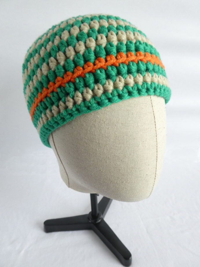 Le bonnet vert et beige en laine Barfleur.