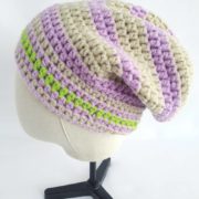 Il est douillet et chaud le bonnet mauve et chanvre Cancale.