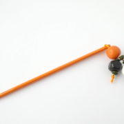 Le bijou d'écharpe orange Pamalussi.