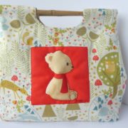 Le sac Ourson avec les poignées en bambou.