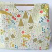 Le joli imprimé forêt du sac Ouson.