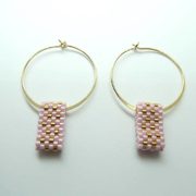 Créoles Diane en Gold filled à contour aplati et pendants rose.