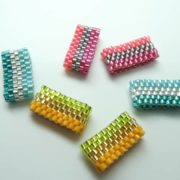 Le tissage à motif rayures des créoles Alice.