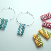 Les créoles en argent 925 Alice avec les pendants en perles tissées.