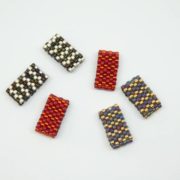 Les trois paires de pendants en perles tissés des créoles Flora.