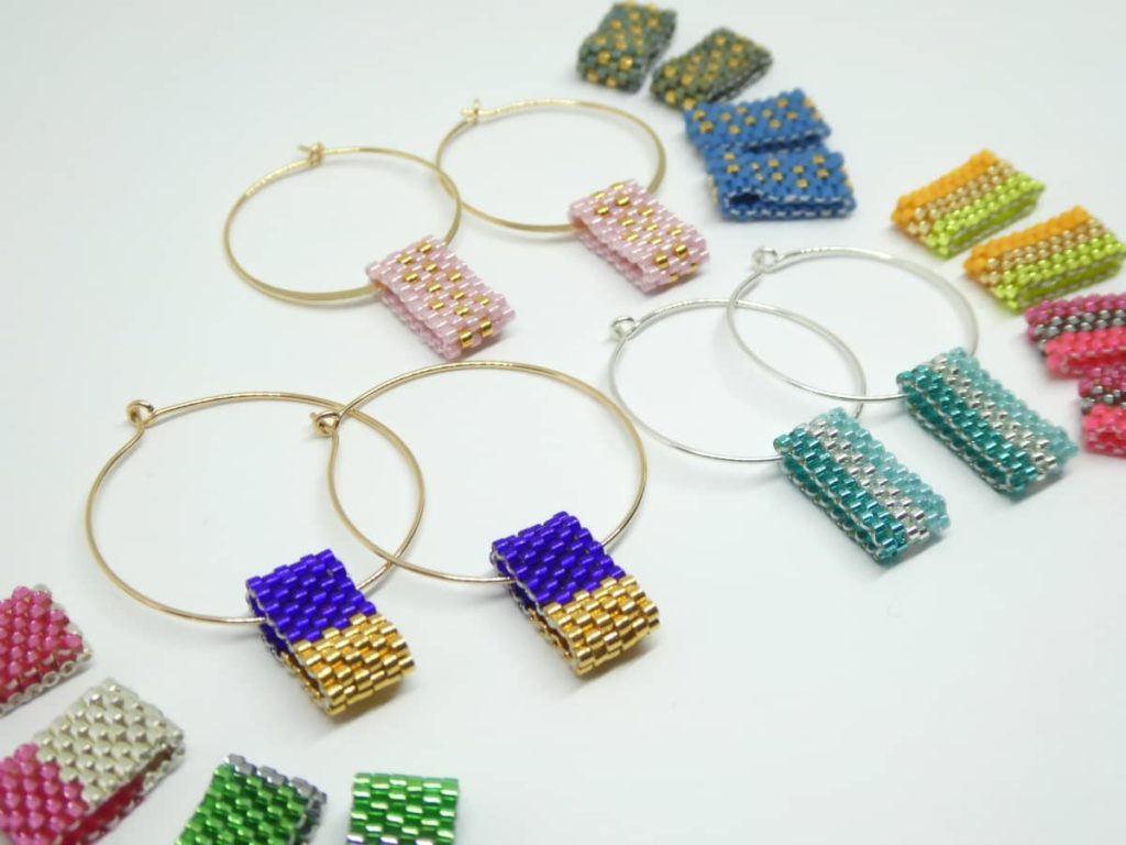 Les créoles avec pendants de perles tissées Miyuki.