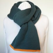 L'écharpe en laine fine vert cobalt de la boutique Pamalussi.