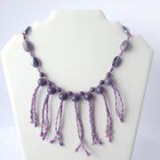Le collier Valentine lilas rose est original.