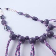 Le collier Valentine inspiré de la Pantone color of the year 2022.