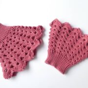 Paire de manchettes roses.